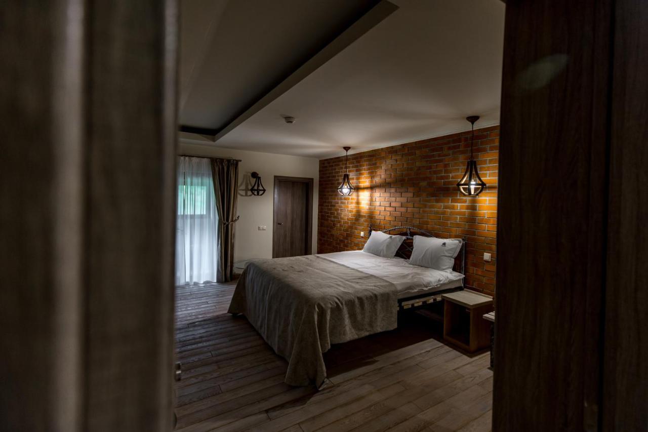 Hotel Casa Iustin Moroeni Exteriér fotografie