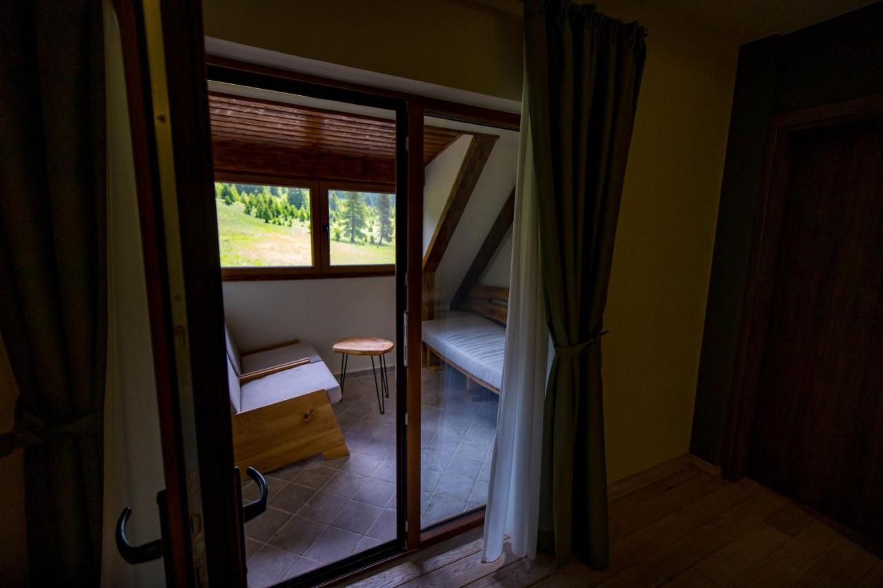 Hotel Casa Iustin Moroeni Exteriér fotografie