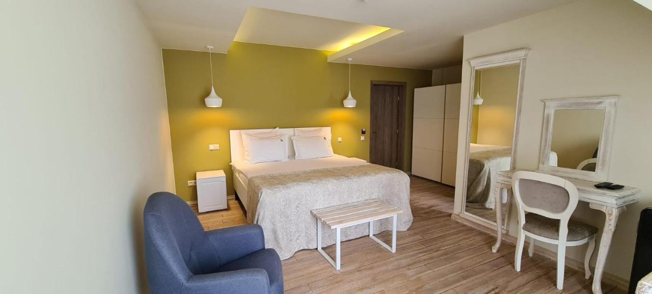 Hotel Casa Iustin Moroeni Exteriér fotografie