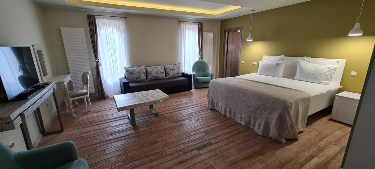 Hotel Casa Iustin Moroeni Exteriér fotografie